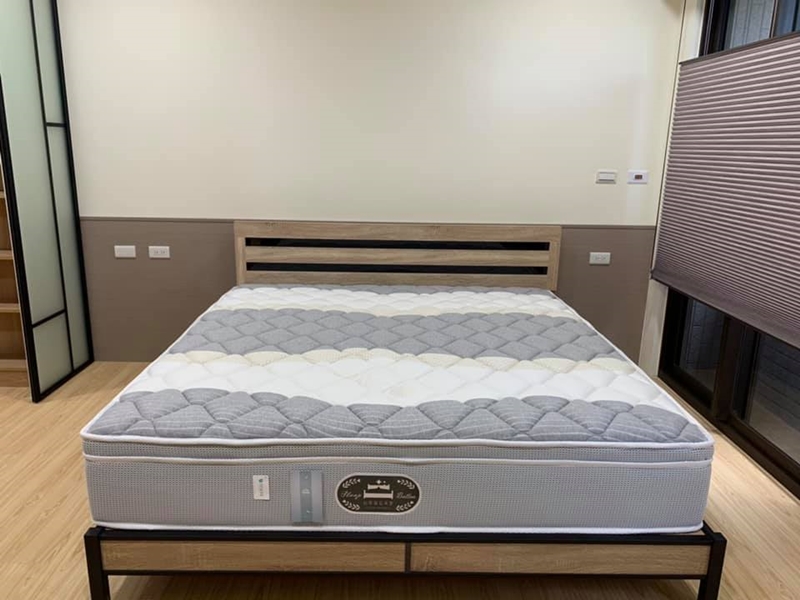 Grey pearl-mattress
